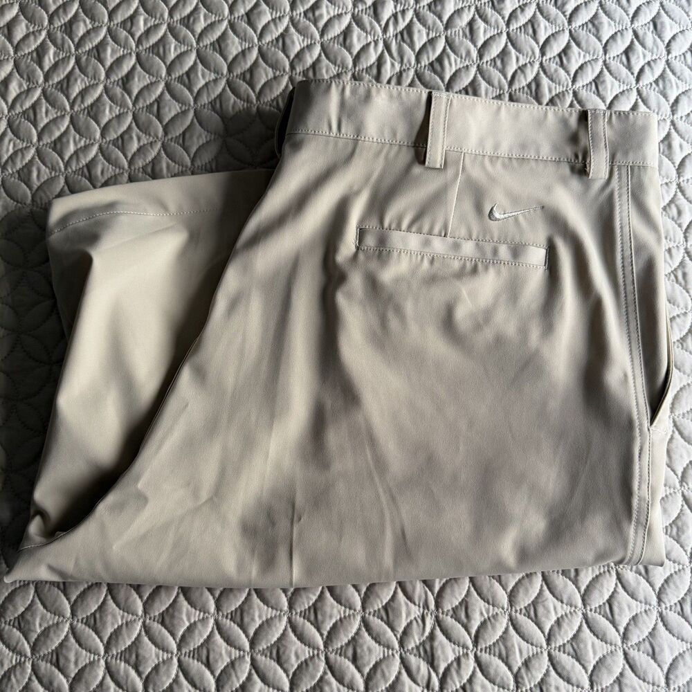 Nike Golf Dri-Fit Flat Front Light Tan Golf Shorts Men's Size 40 Fall Outdoors